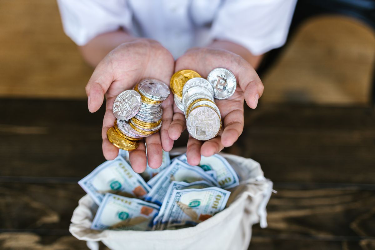 Cambiar Bitcoin por efectivo en un cajero de criptomonedas